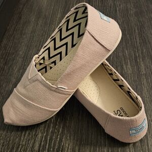 NWOT TOMS Slip-On Shoe Pink
